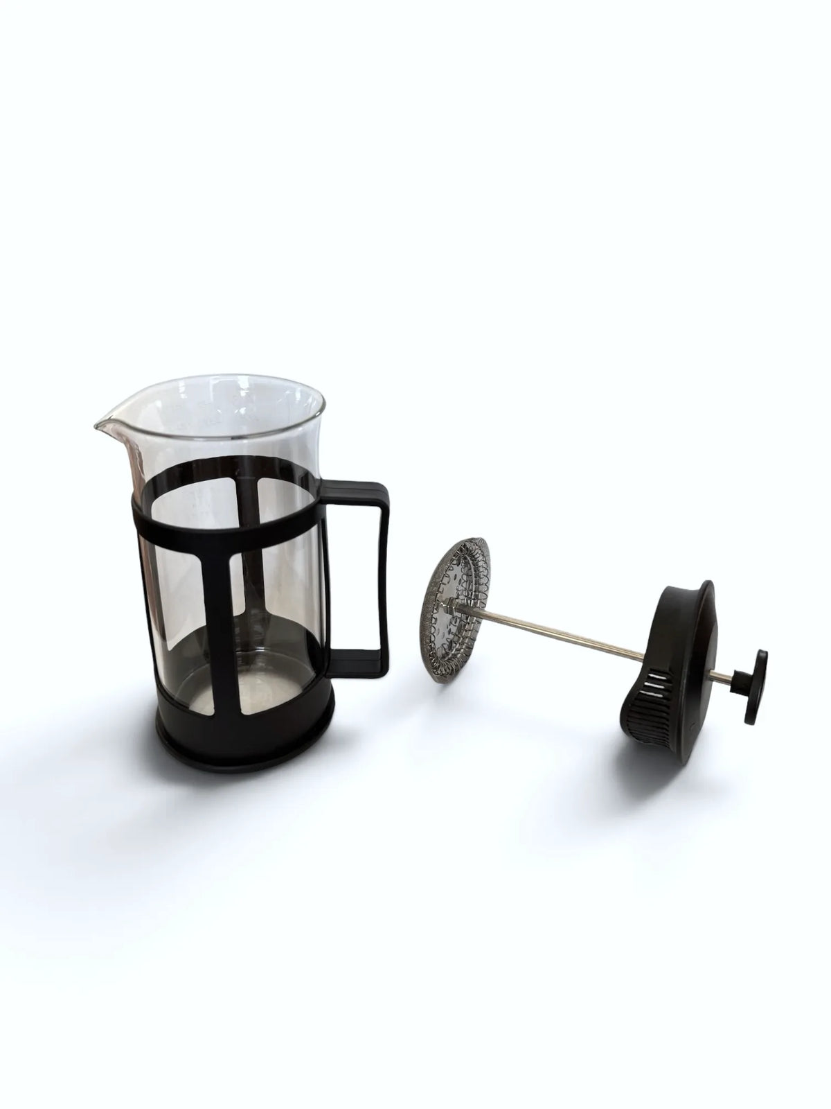 Crni French press sa odvojenim klipom i metalnim filterom