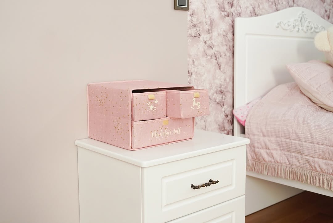 Baby 3 Pregrade Tkanina Organizator za Fioke – Roze