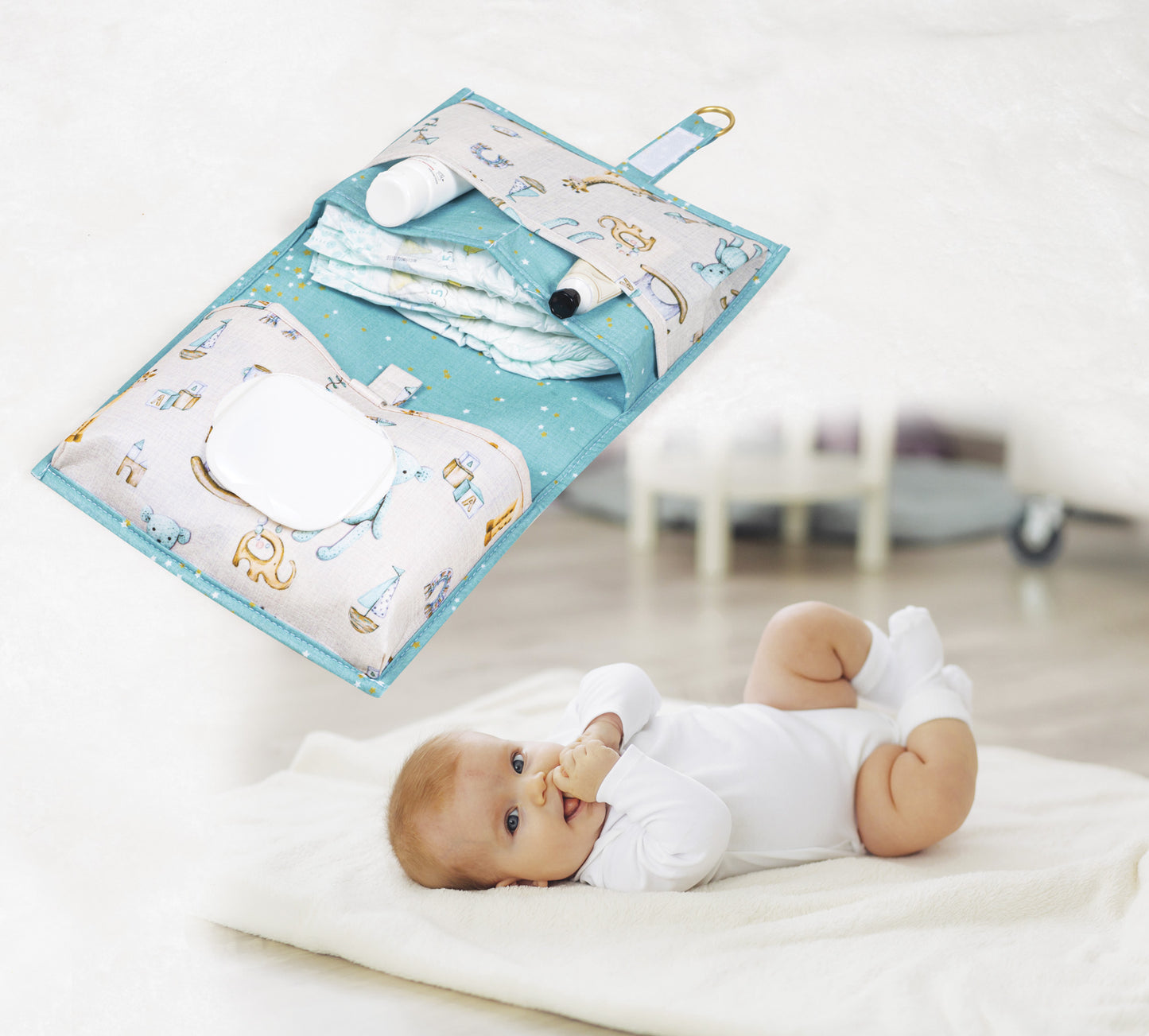 Prenosiva plava torba za pelene – praktični bebi organizer