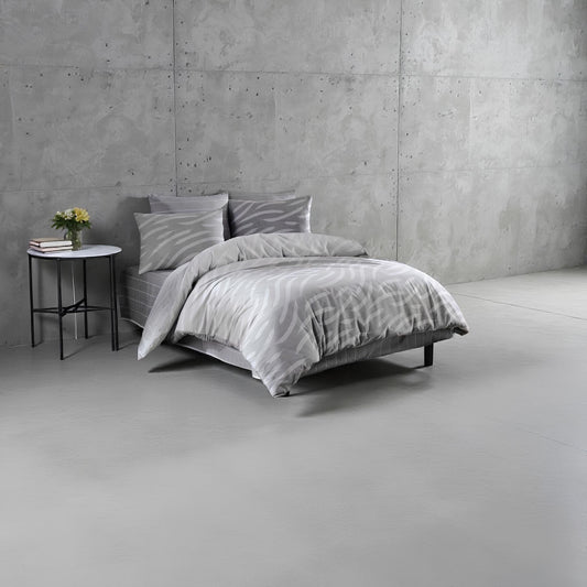 Posteljina za bračni ležaj – Siva Abstrakcija (100% pamuk)